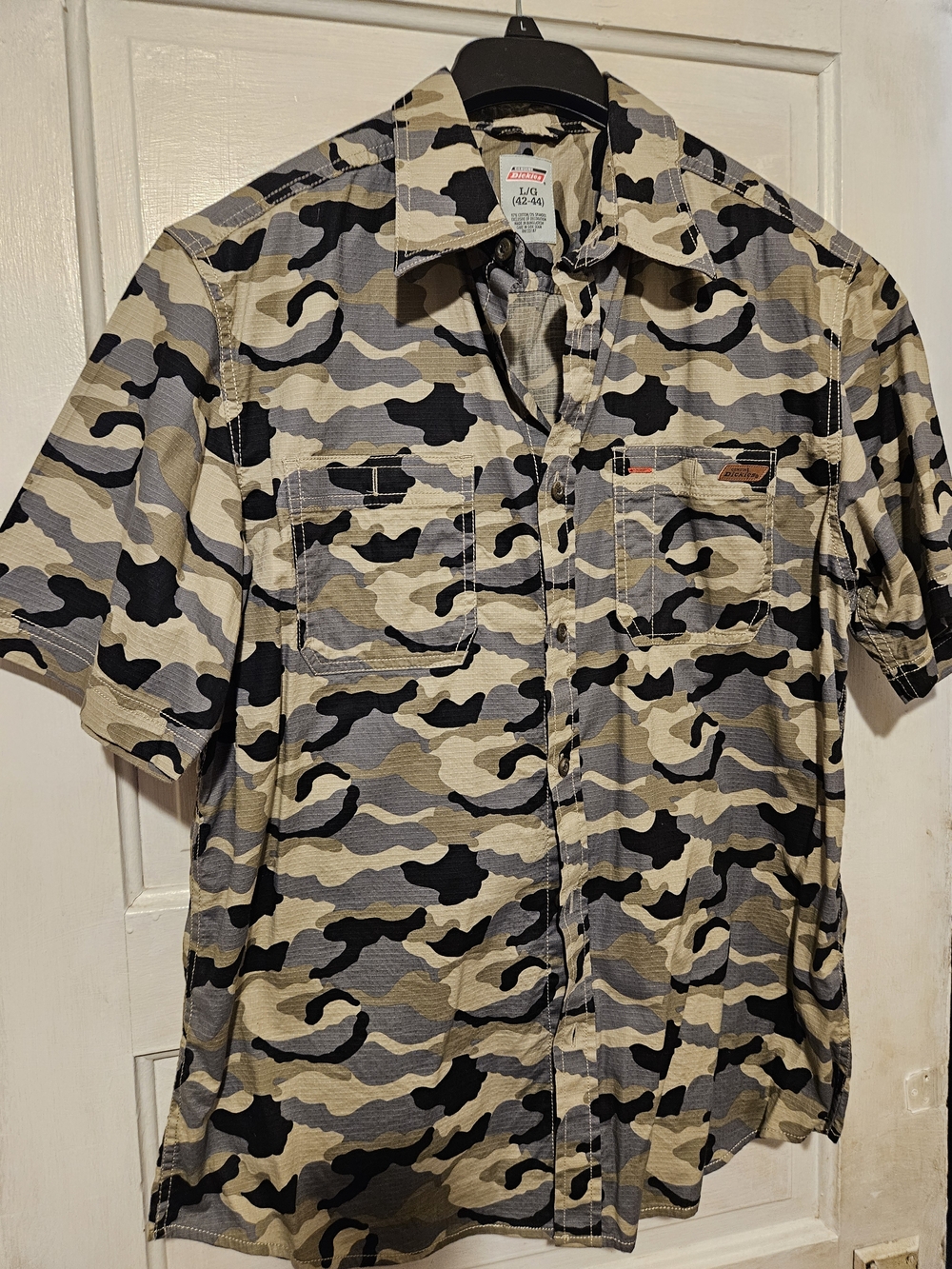 Dickies Men’s Short-Sleeve Camo Button-Down Shirt - Beige/Gray/Black